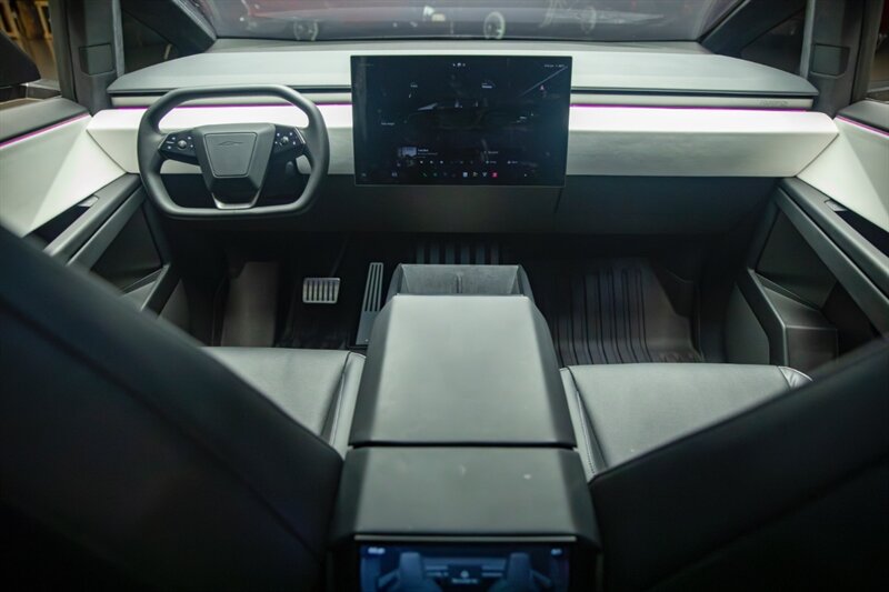 2024 Tesla Cybertruck — thumbnail 16 of 28