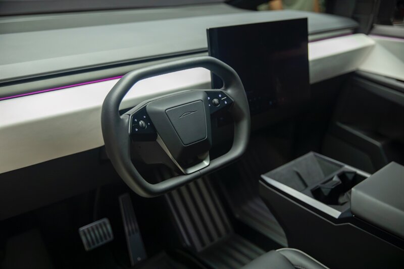 2024 Tesla Cybertruck — thumbnail 24 of 28