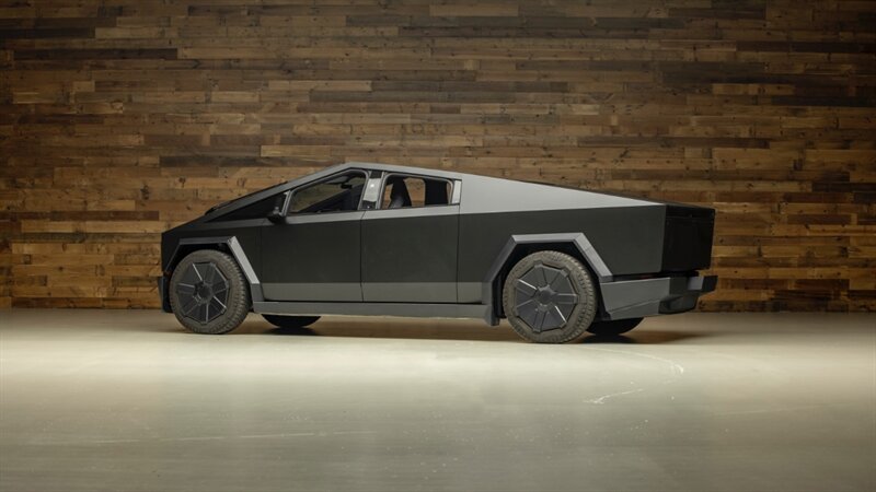 2024 Tesla Cybertruck — thumbnail 3 of 28