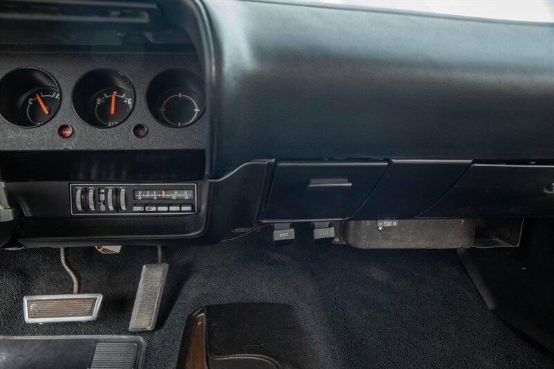 1970 Plymouth AAR Cuda — thumbnail 16 of 37