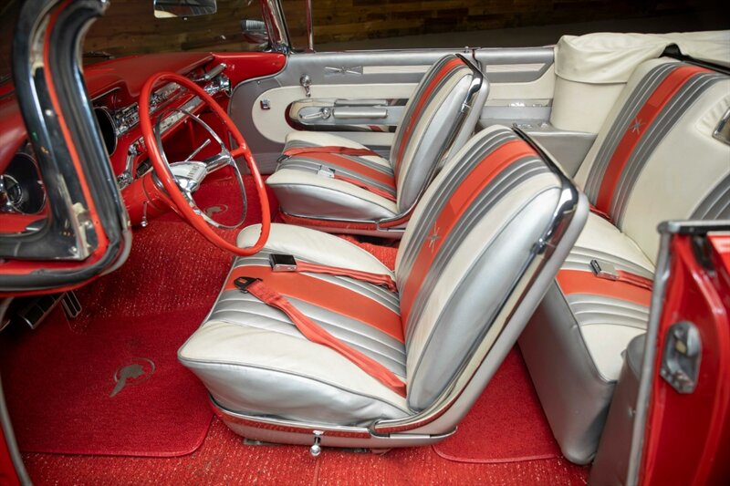 1959 Pontiac Bonneville 455 Fuelie Convertible — thumbnail 14 of 32