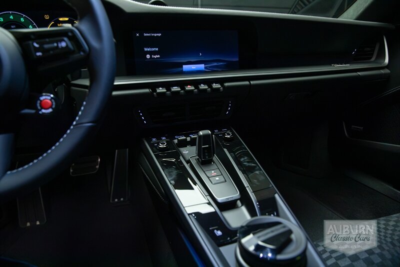 2026 Porsche 911 Carrera GTS — thumbnail 10 of 33