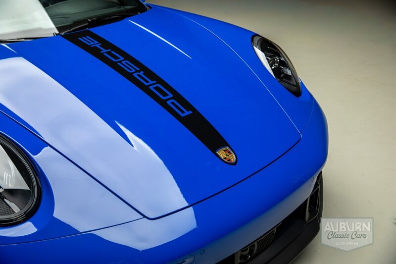 2026 Porsche 911 Carrera GTS — thumbnail 11 of 33