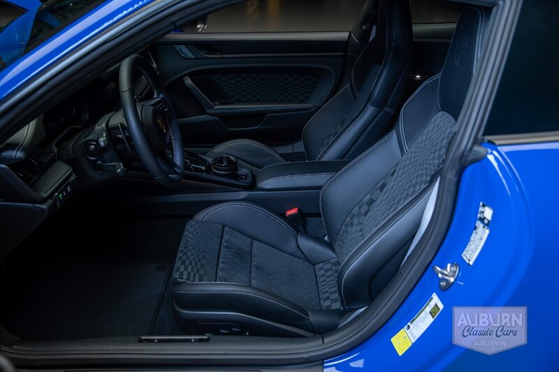 2026 Porsche 911 Carrera GTS — thumbnail 13 of 33