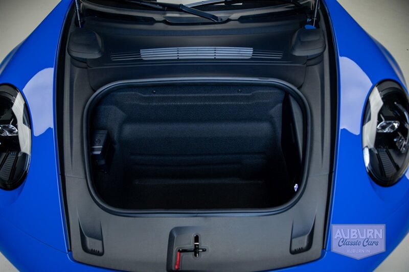 2026 Porsche 911 Carrera GTS — thumbnail 14 of 33