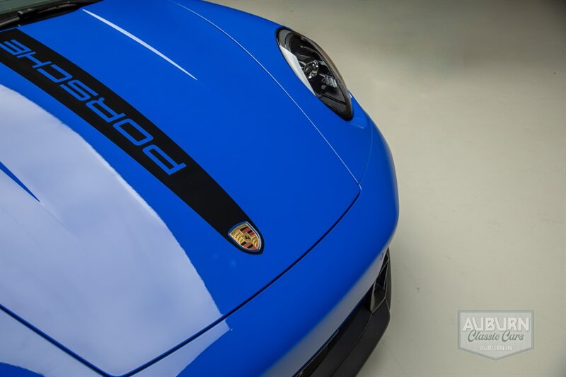 2026 Porsche 911 Carrera GTS — thumbnail 17 of 33