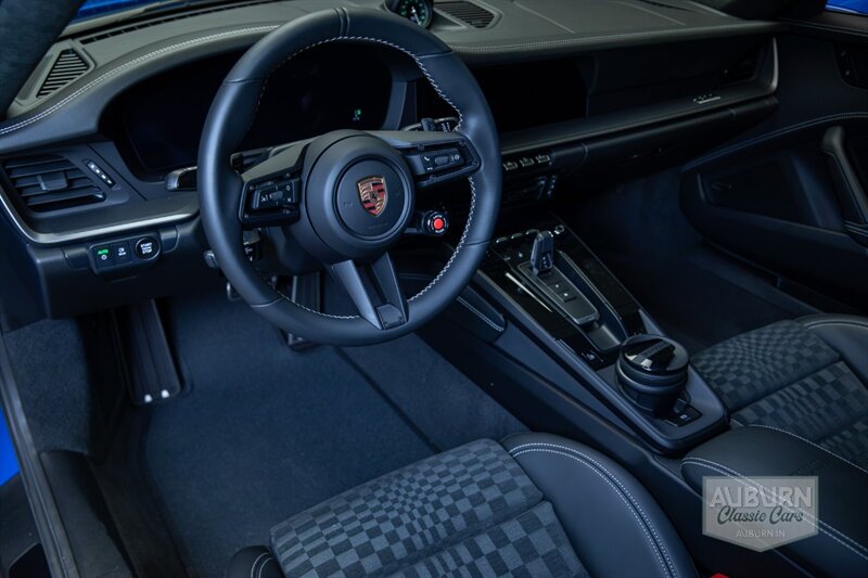 2026 Porsche 911 Carrera GTS — thumbnail 22 of 33
