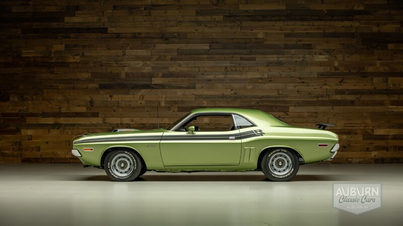 1971 Dodge Challenger 'Hemi' R/T — thumbnail 2 of 34