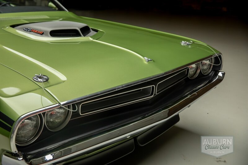 1971 Dodge Challenger 'Hemi' R/T — thumbnail 10 of 34