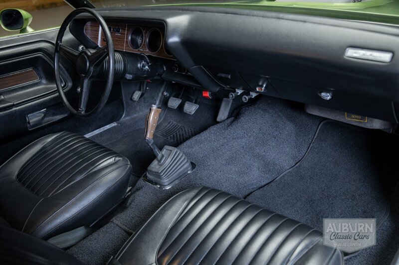 1971 Dodge Challenger 'Hemi' R/T — thumbnail 15 of 34