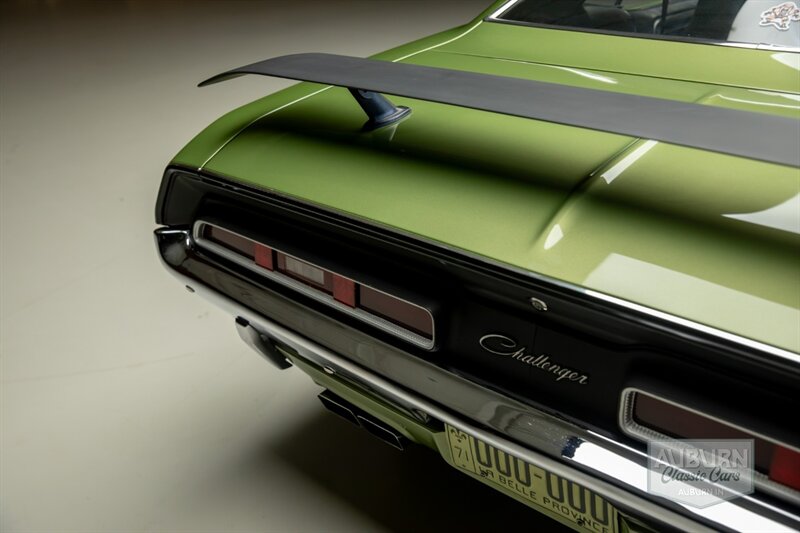 1971 Dodge Challenger 'Hemi' R/T — thumbnail 16 of 34