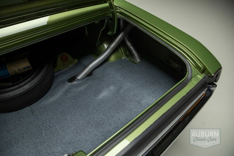 1971 Dodge Challenger 'Hemi' R/T — thumbnail 24 of 34