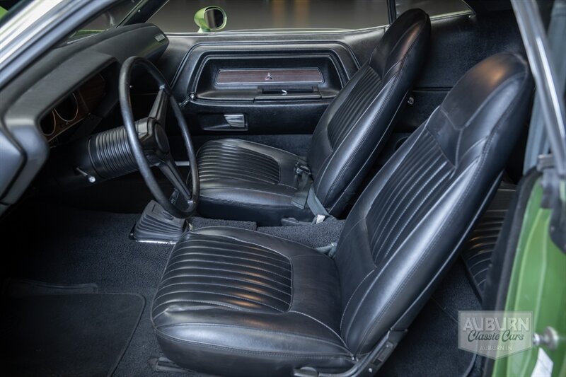 1971 Dodge Challenger 'Hemi' R/T — thumbnail 30 of 34