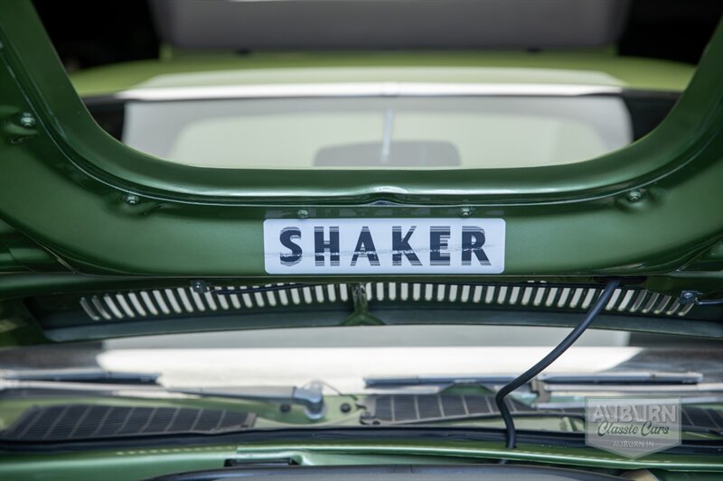 1971 Dodge Challenger 'Hemi' R/T — thumbnail 31 of 34