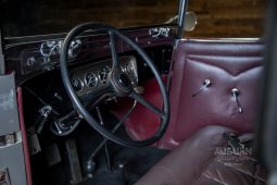 
										1932 Auburn 8-100A Custom Cabriolet full									