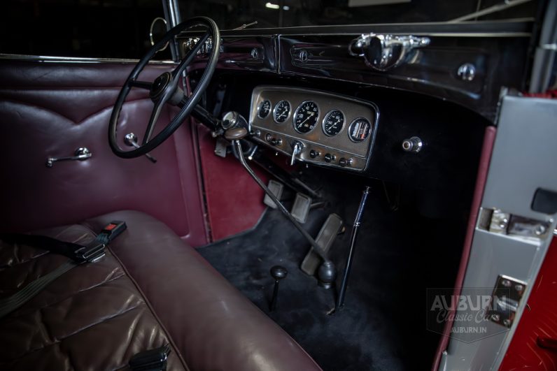 
								1932 Auburn 8-100A Custom Cabriolet full									