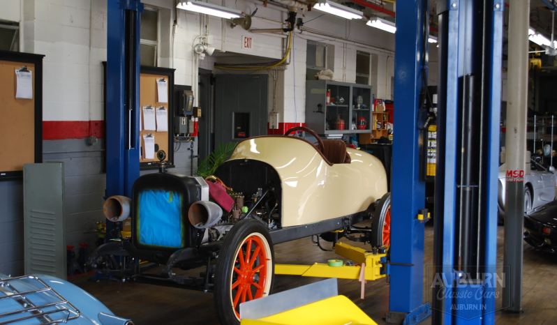 
								1915 Hudson Boattail Racer full									