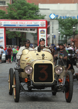 
										1915 Hudson Boattail Racer full									