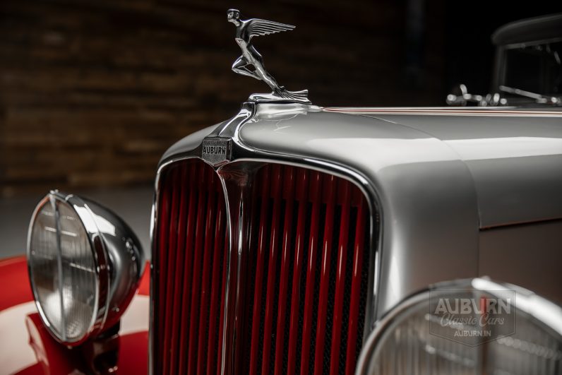 
								1932 Auburn 8-100A Custom Cabriolet full									