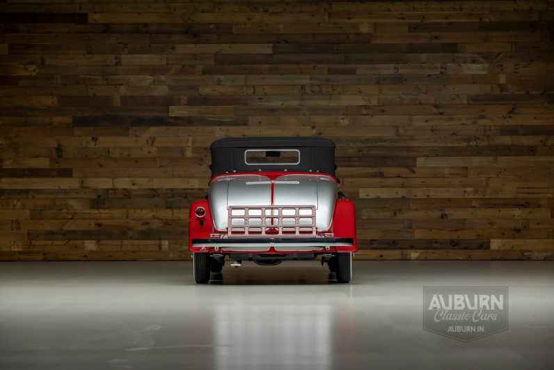 
								1932 Auburn 8-100A Custom Cabriolet full									