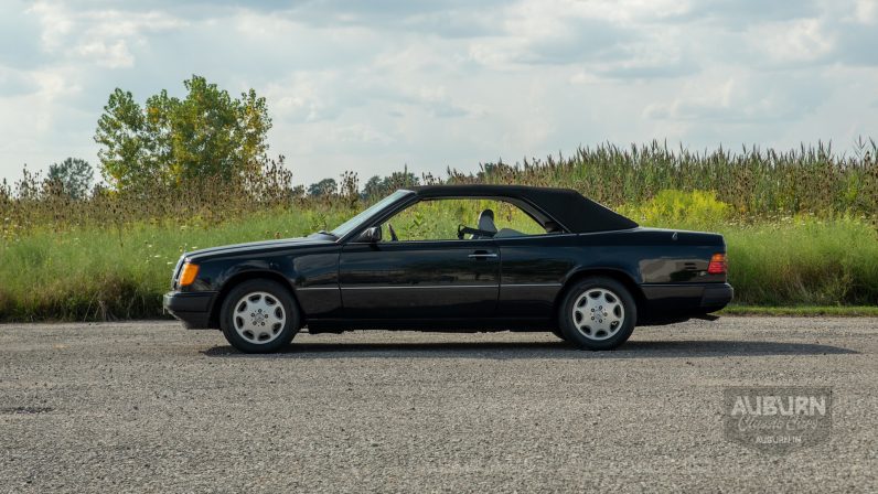 
								1993 Mercedes-Benz 300 CE Convertible full									