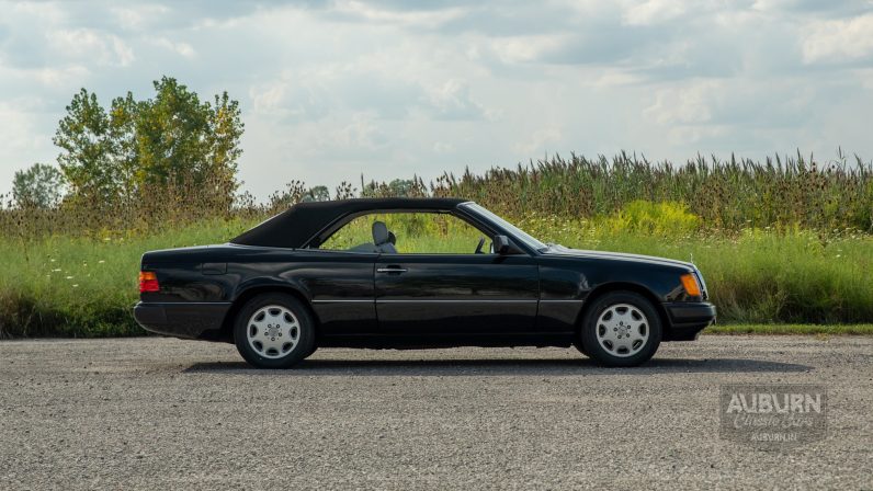 
								1993 Mercedes-Benz 300 CE Convertible full									