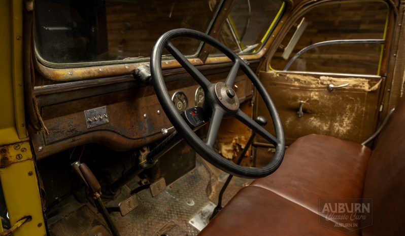 
								1937 White Model 706 Tour Bus full									