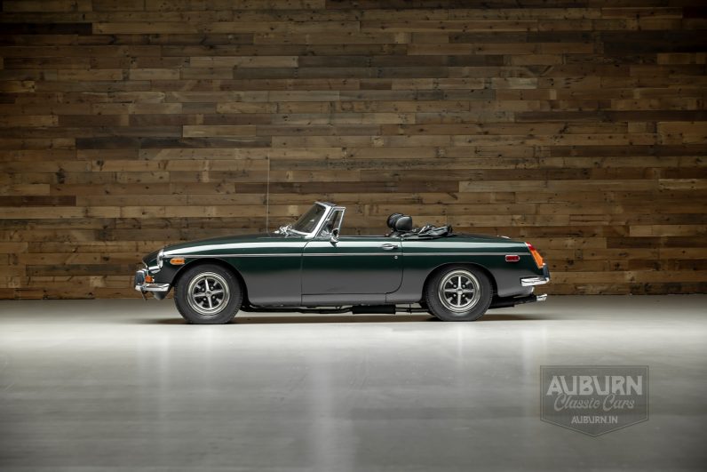 
								1972 MGB Roadster full									