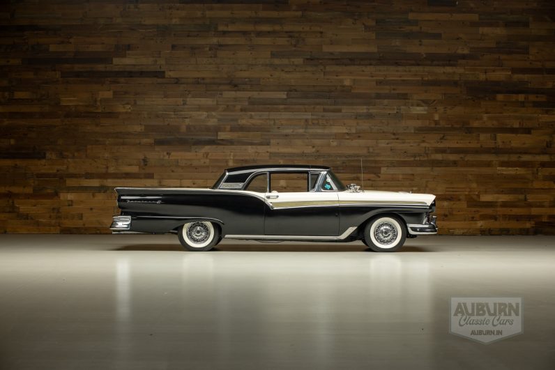 
								1957 Ford Fairlane 500 Skyliner full									