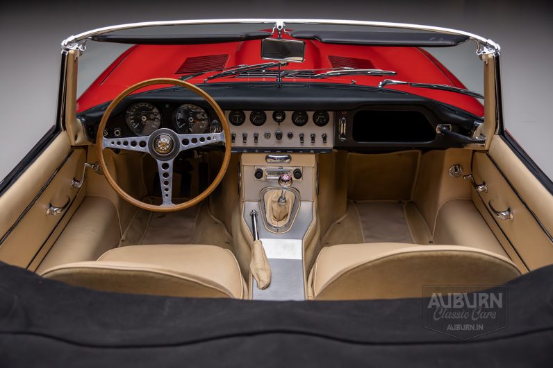 
								1963 Jaguar Series 1 E-Type Roadster full									