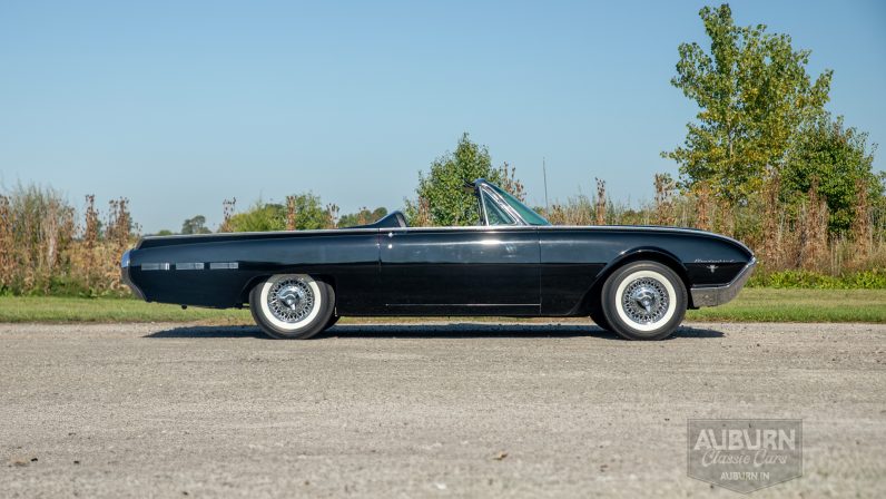 
								1962 Ford Thunderbird Sport Roadster full									