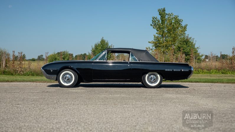 
								1962 Ford Thunderbird Sport Roadster full									