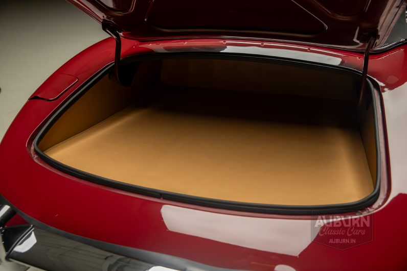 
								1970 Jaguar XKE Series II Roadster full									