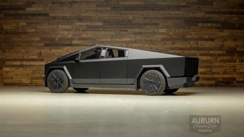 
								2024 Tesla Cybertruck Foundation Series full									