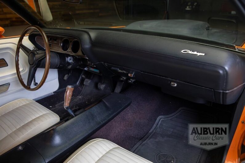 
								1970 Dodge Challenger T/A full									