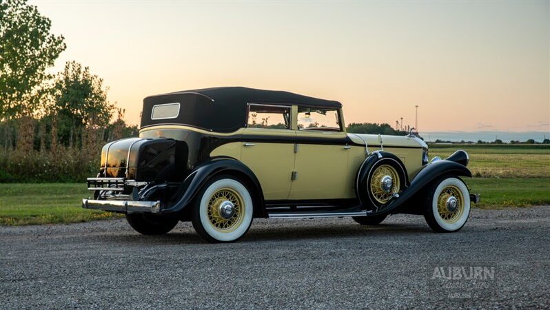 
								1932 Pierce-Arrow Eight Model 54 full									