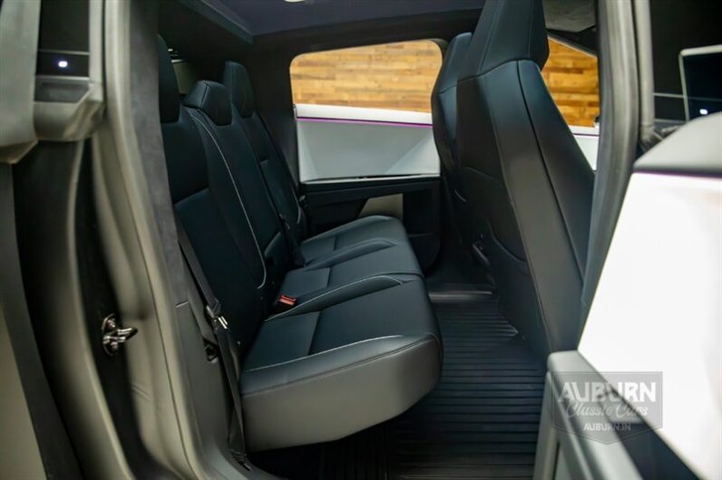 
								2024 Tesla Cybertruck Foundation Series full									