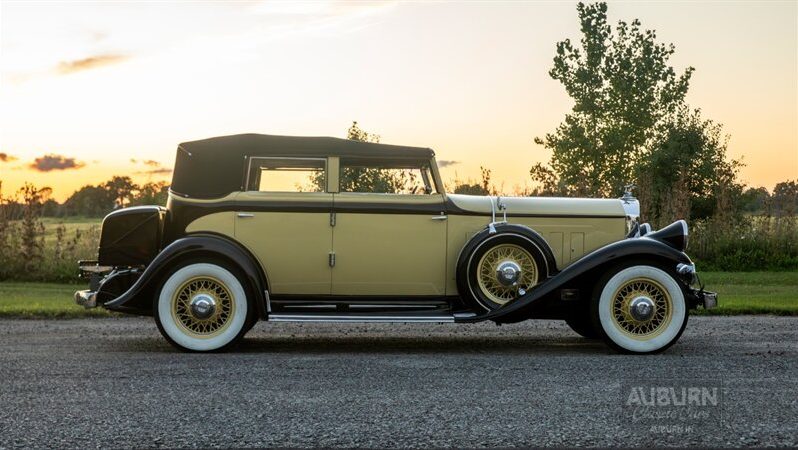 
								1932 Pierce-Arrow Eight Model 54 full									
