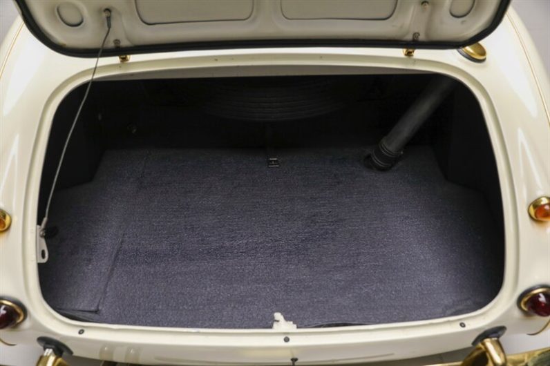 
								1958 Austin Healey 100-Six full									