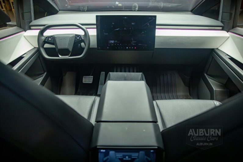 
								2024 Tesla Cybertruck Foundation Series full									