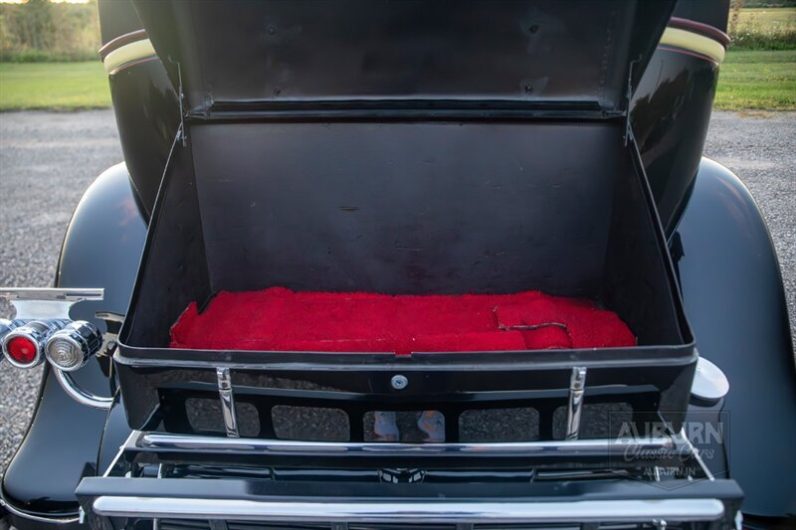 
								1932 Pierce-Arrow Eight Model 54 full									