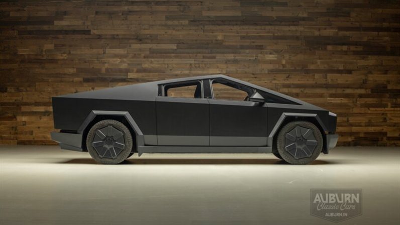 
								2024 Tesla Cybertruck Foundation Series full									