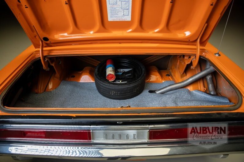 
								1970 Dodge Challenger T/A full									